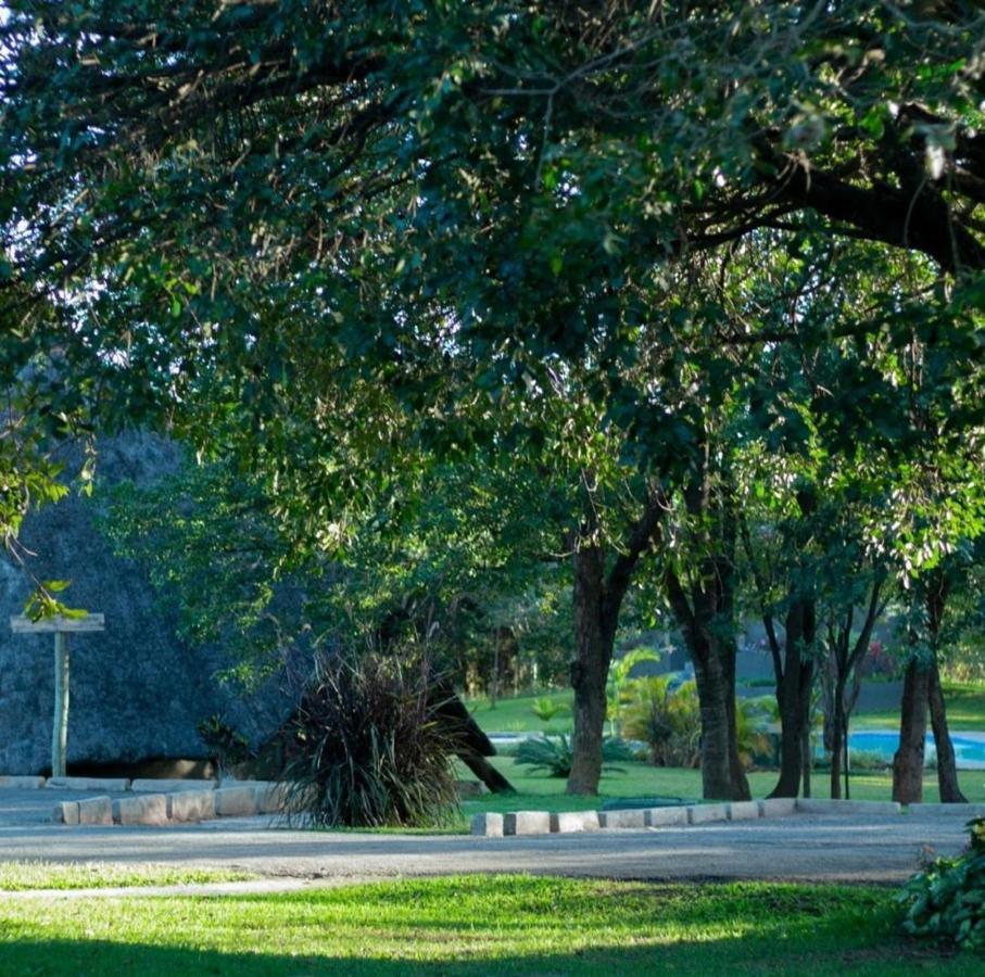 Njele Country Park Villa Ndola ภายนอก รูปภาพ