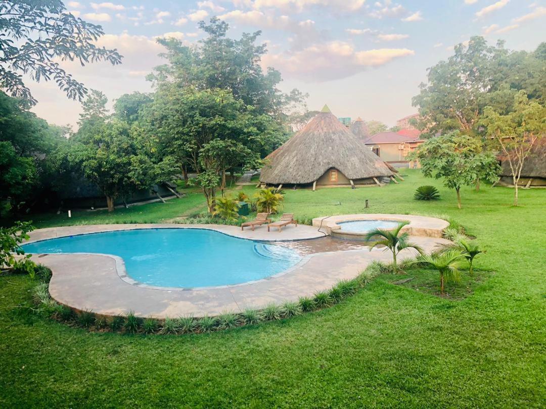 Njele Country Park Villa Ndola ภายนอก รูปภาพ