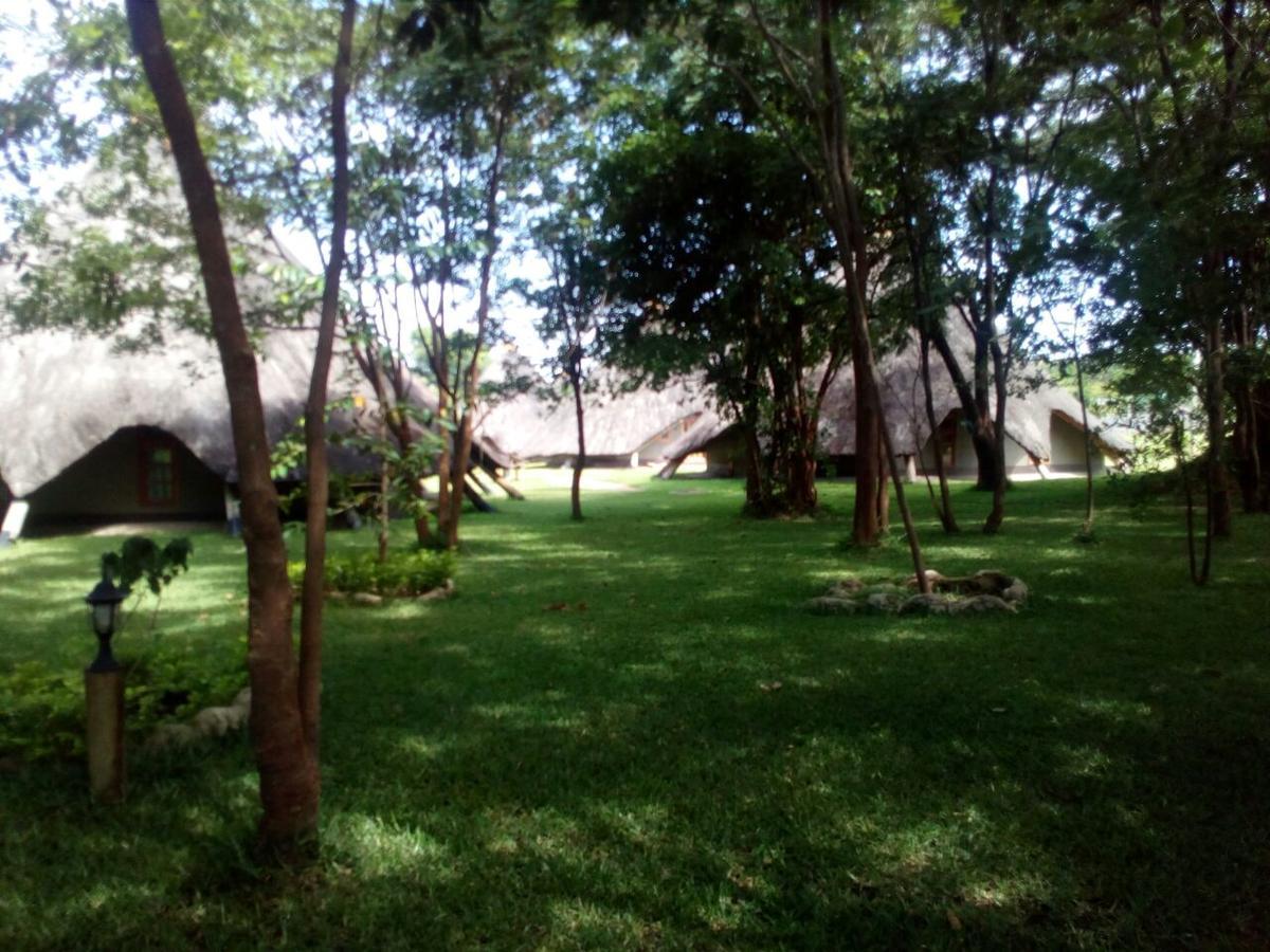 Njele Country Park Villa Ndola ภายนอก รูปภาพ